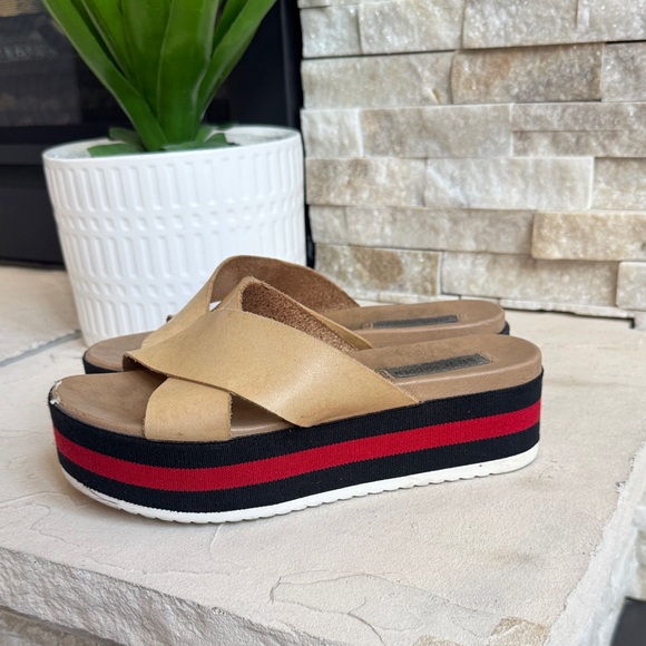 Steve Madden Shoes - Steve Madden Tan and Black Platform Sandals